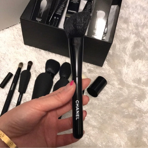 Chanel brushes . Brand new . 7 total brushes - Picture 2 of 8